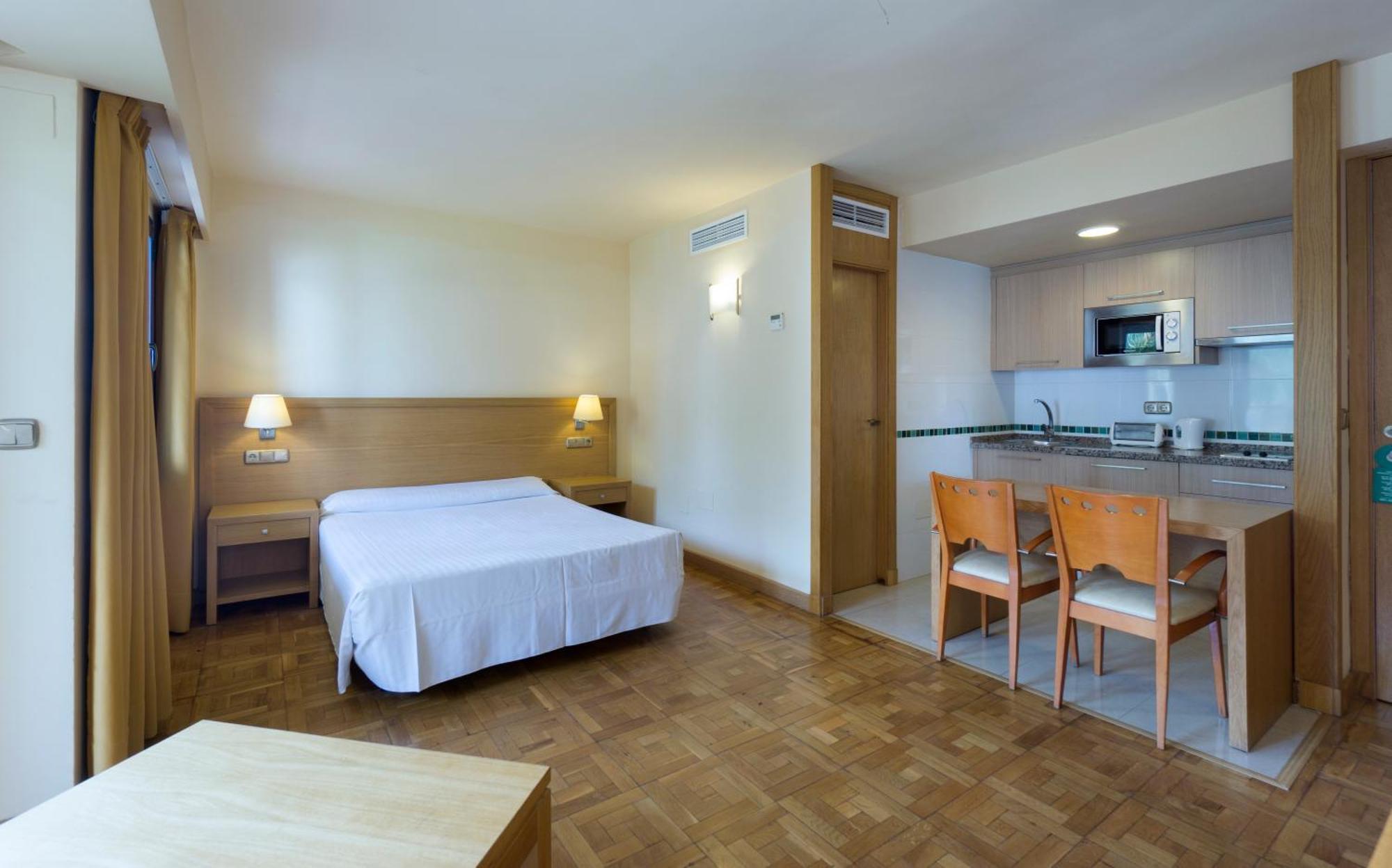 Apartamentos Ms Pepita 贝纳尔马德纳 外观 照片