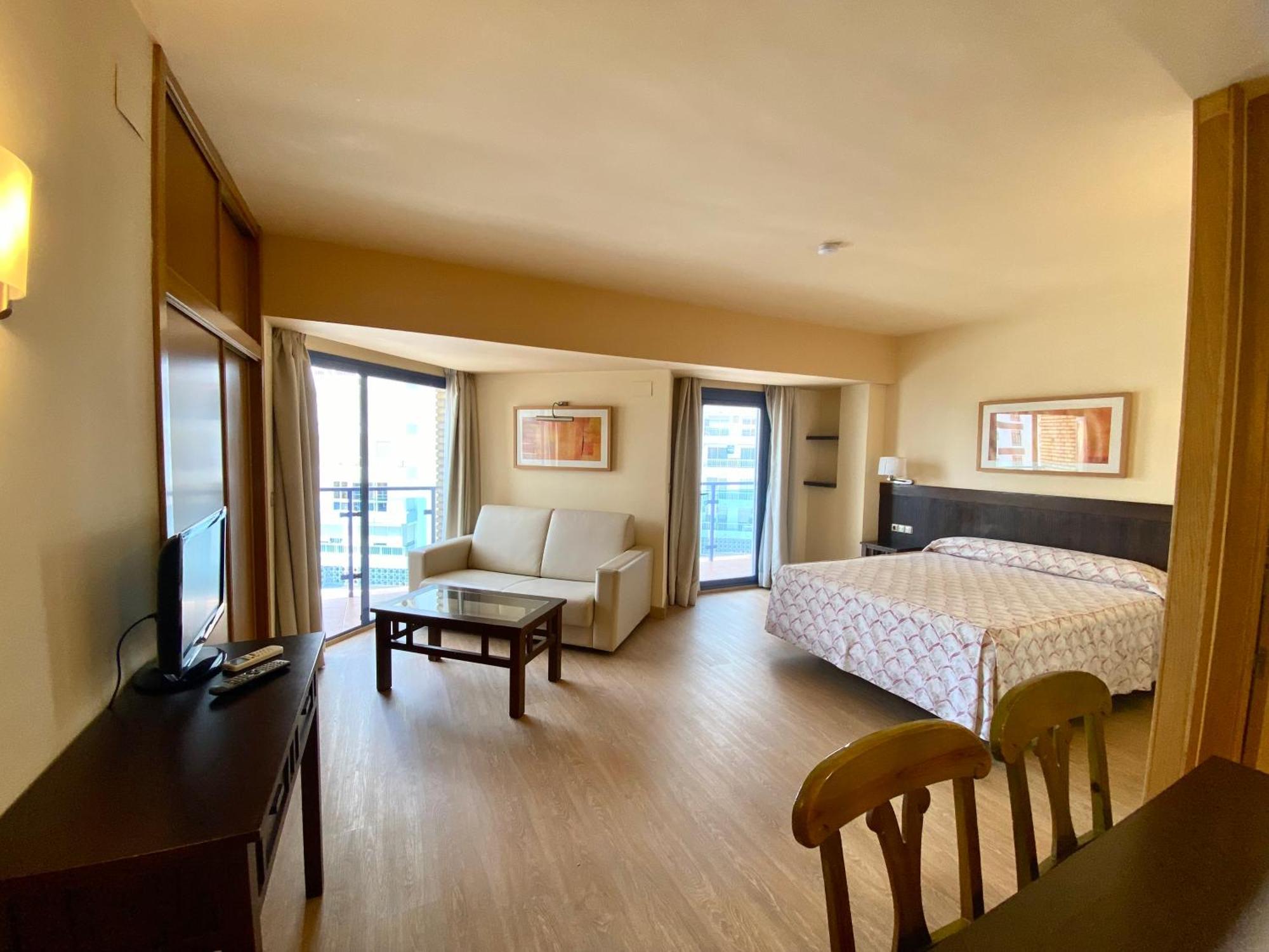 Apartamentos Ms Pepita 贝纳尔马德纳 外观 照片