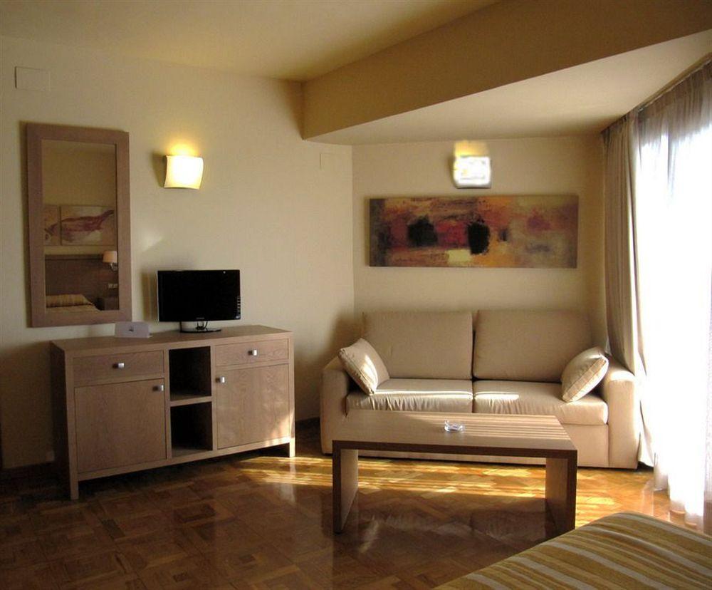 Apartamentos Ms Pepita 贝纳尔马德纳 外观 照片