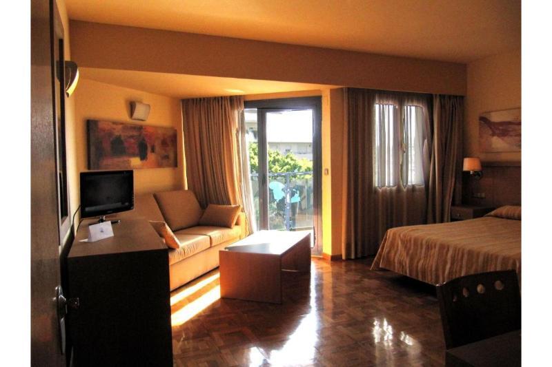 Apartamentos Ms Pepita 贝纳尔马德纳 外观 照片