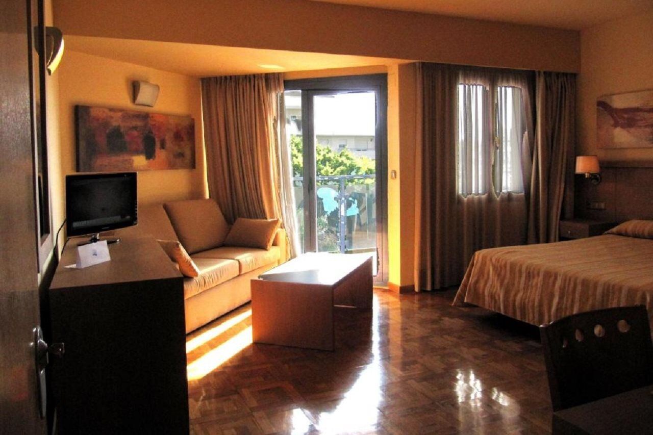 Apartamentos Ms Pepita 贝纳尔马德纳 外观 照片